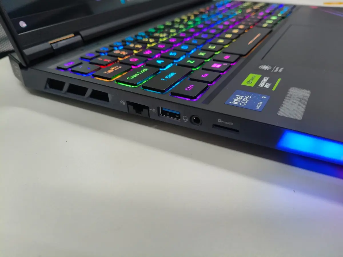 Predator Helios 16 AI (PH16-73), Laptop Canggih Revolusi AI Cocok Untuk untuk Creator, AI Dev, & Pro Gamer